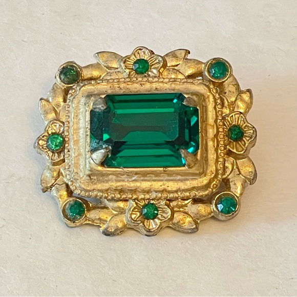 Coro Jewelry - Vintage 1950s Coro Green Rhinestone Brooch Gold Tone Statement Victorian Style